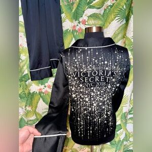 VICTORIA’S SECRET Vintage NYC Fashion Show Black Satin Silky Starry Pajama Set
